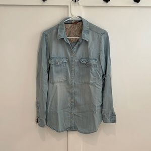 Size Small; Pilcro Chambray Buttondown